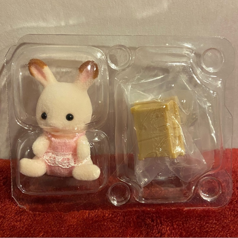 Calico Critters Outdoor Series Blind Bag - Rabbit with Treasure Chest